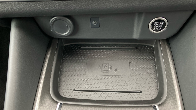 Nissan Qashqai 1.3 DiG-T MH N-Connecta [Glass Roof] 5dr Petrol Hatchback